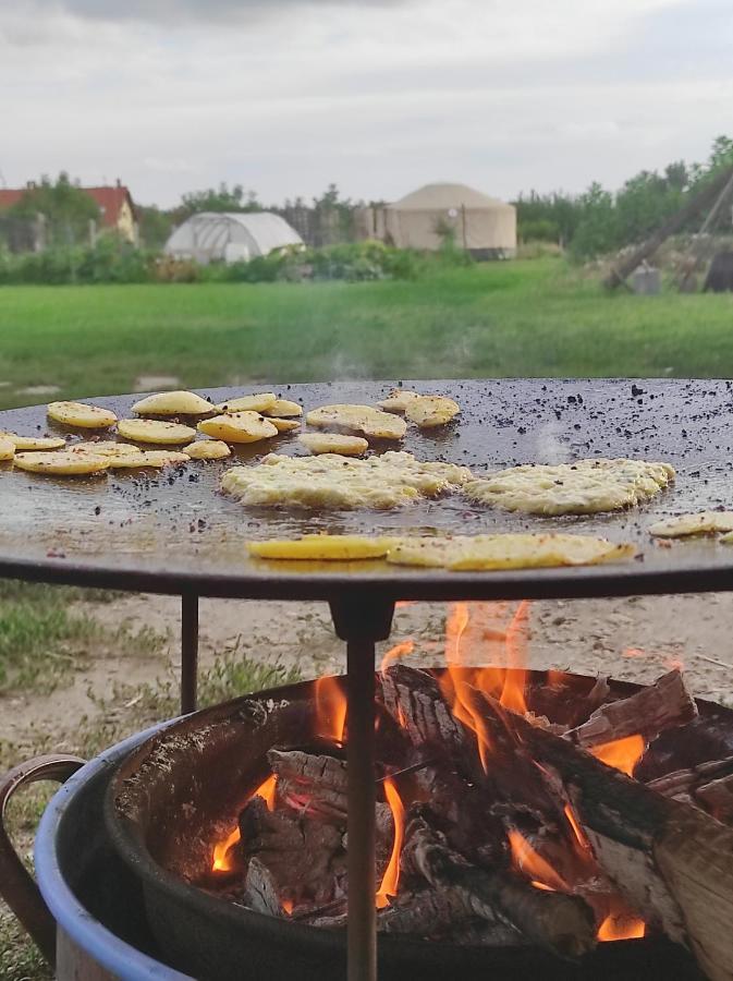 Hotel Jurtafarm Rackeve - A Nomad Luxus Zewnętrze zdjęcie